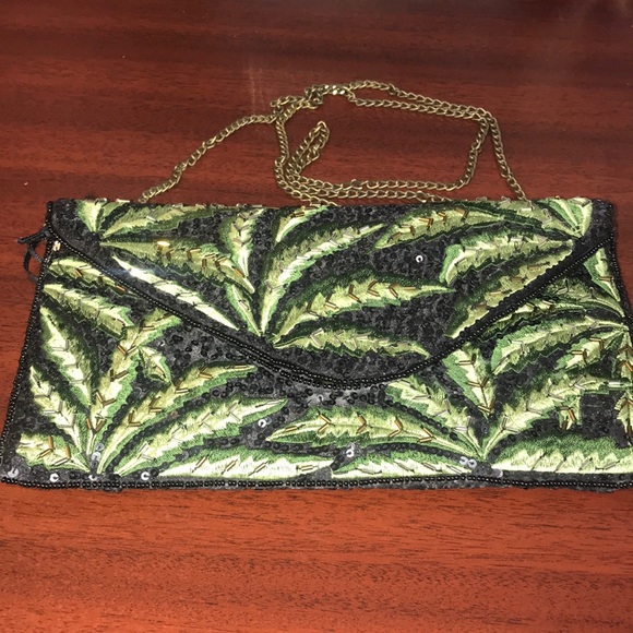 NWT ELEGANT SEQUINED SPARKLING CLUTCH - Picture 2 of 8